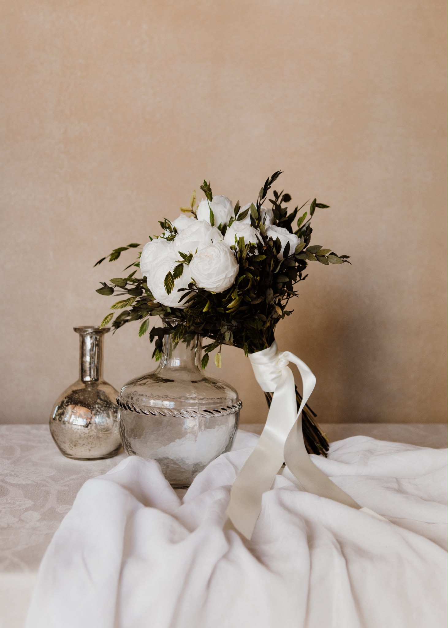 RAMO DE NOVIA ORDENADO PEONIAS Y LENTISCO PRESERVADO