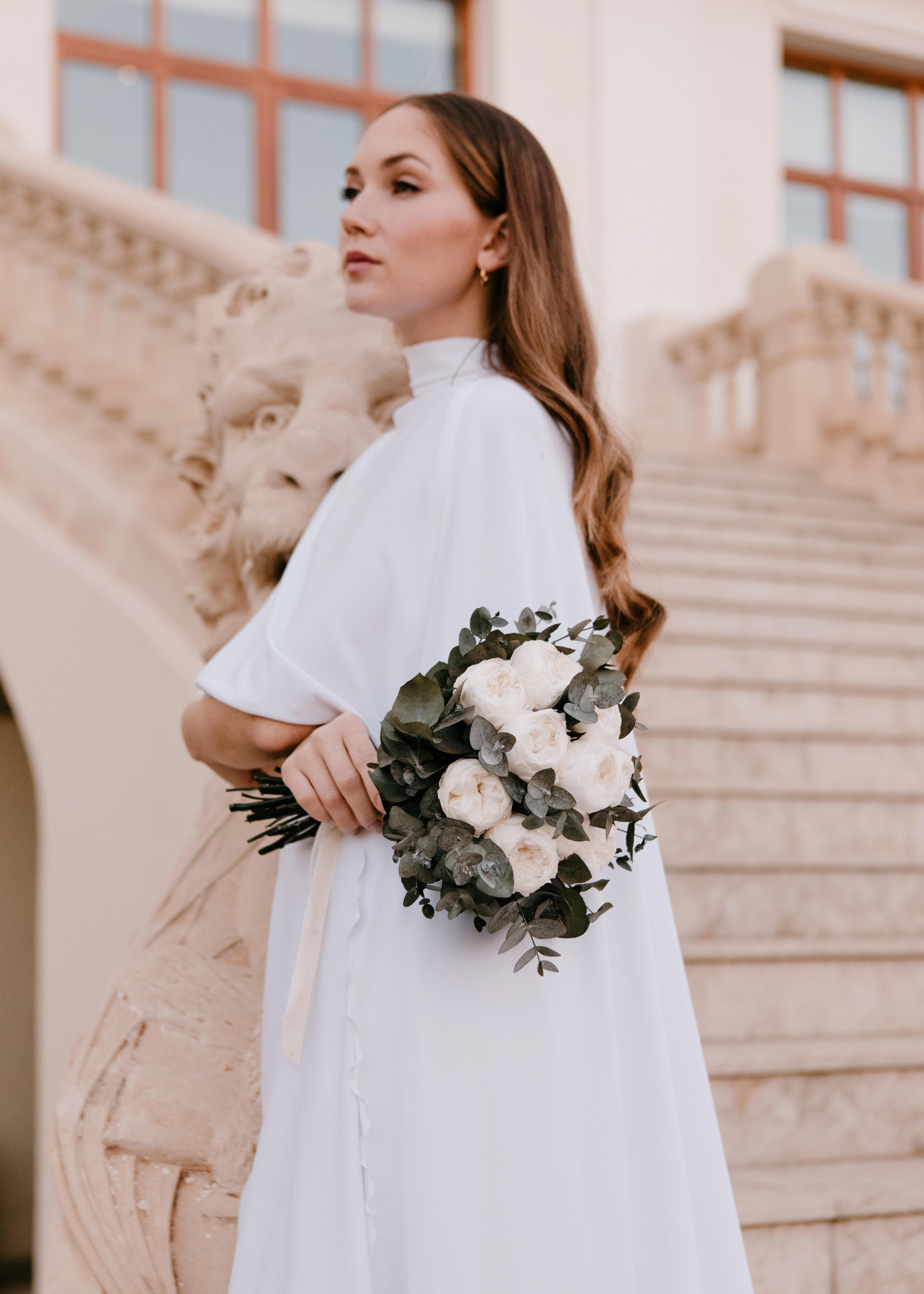 RAMO DE NOVIA CON PEONIAS Y EUCALIPTO PRESERVADO