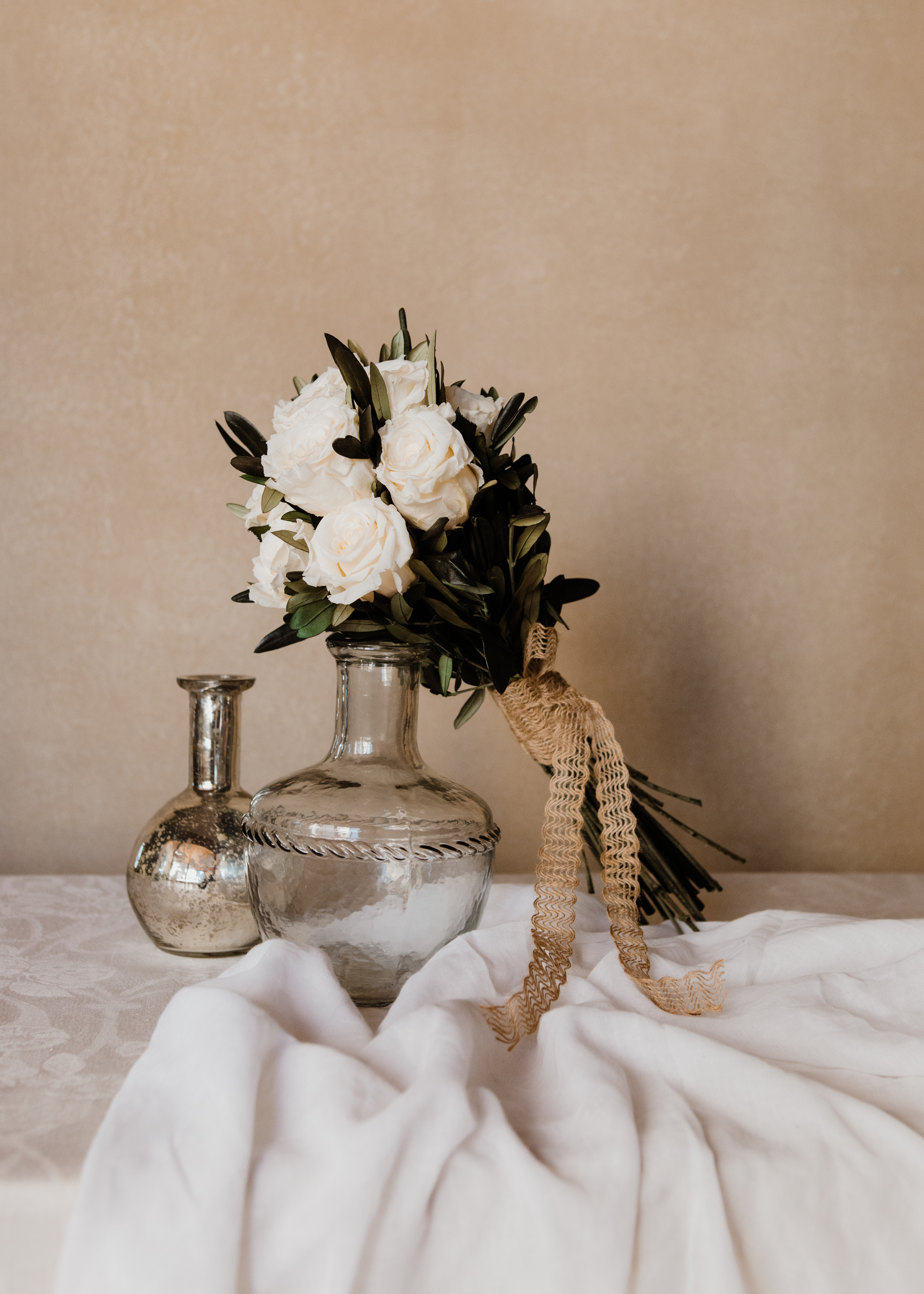 RAMO DE NOVIA DE ROSAS Y OLIVO PRESERVADO