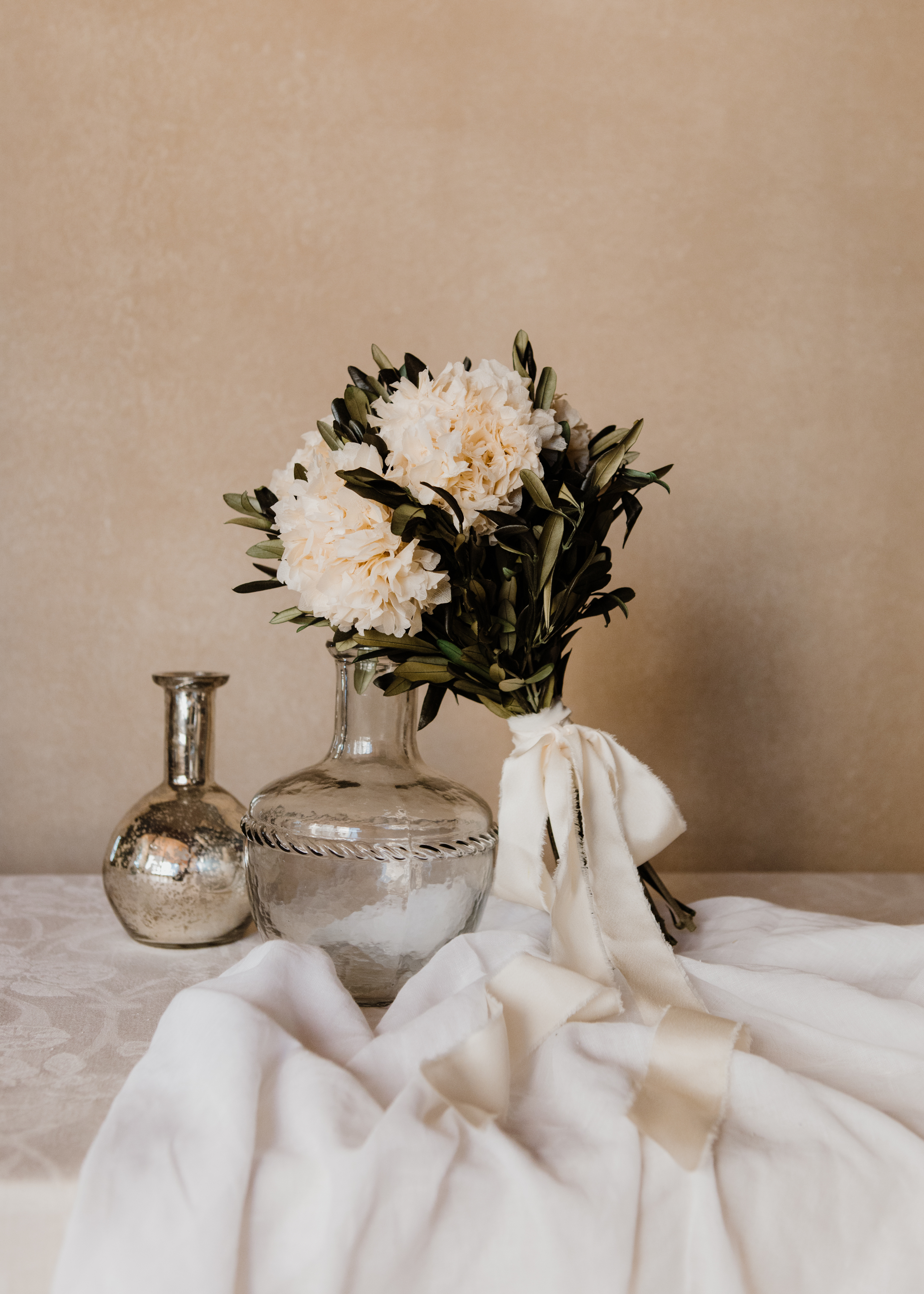 RAMO DE NOVIA DE HORTENSIAS Y OLIVO PRESERVADO